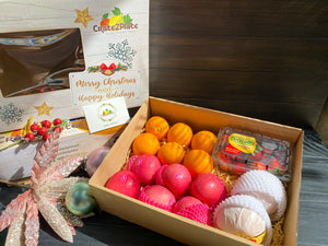 Gift Box Strawberries, Korean Pears, Fuji Apples and Oranges