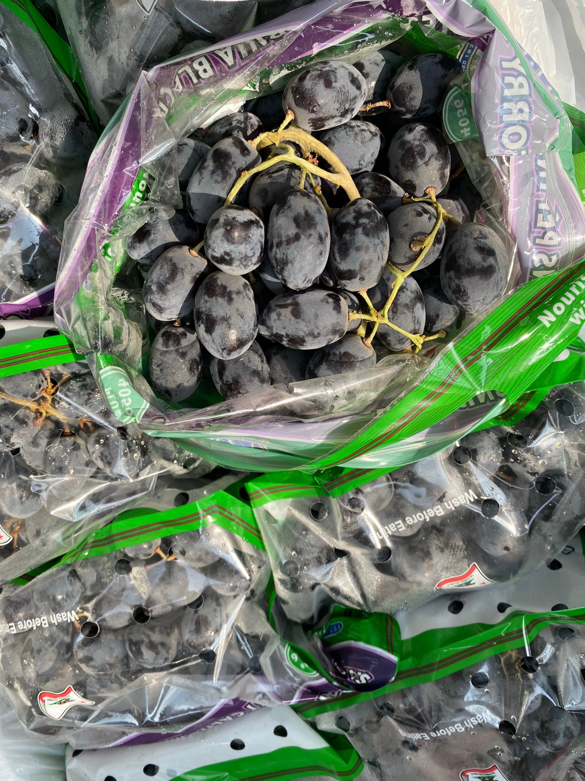 Buy 2 Aussie Airflown Black Seedless Grapes for only Php 800