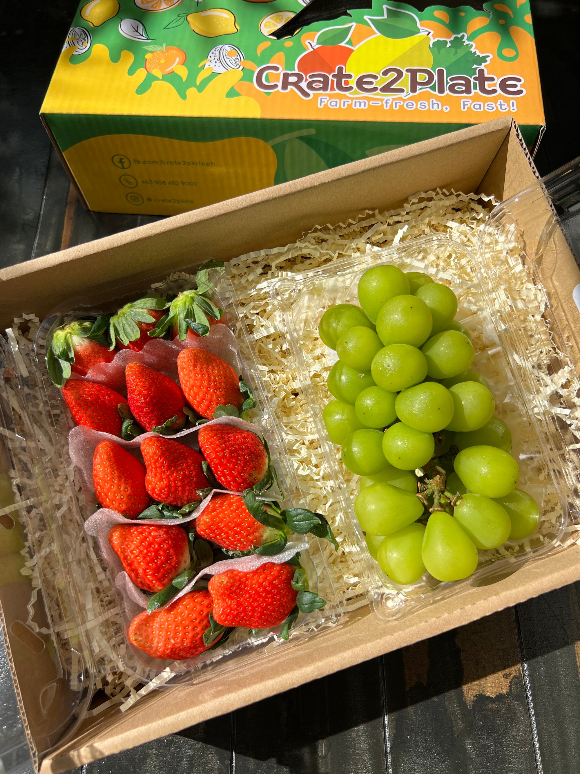 Gift Box Korean Strawberries 330g and Shine Muscat Grapes