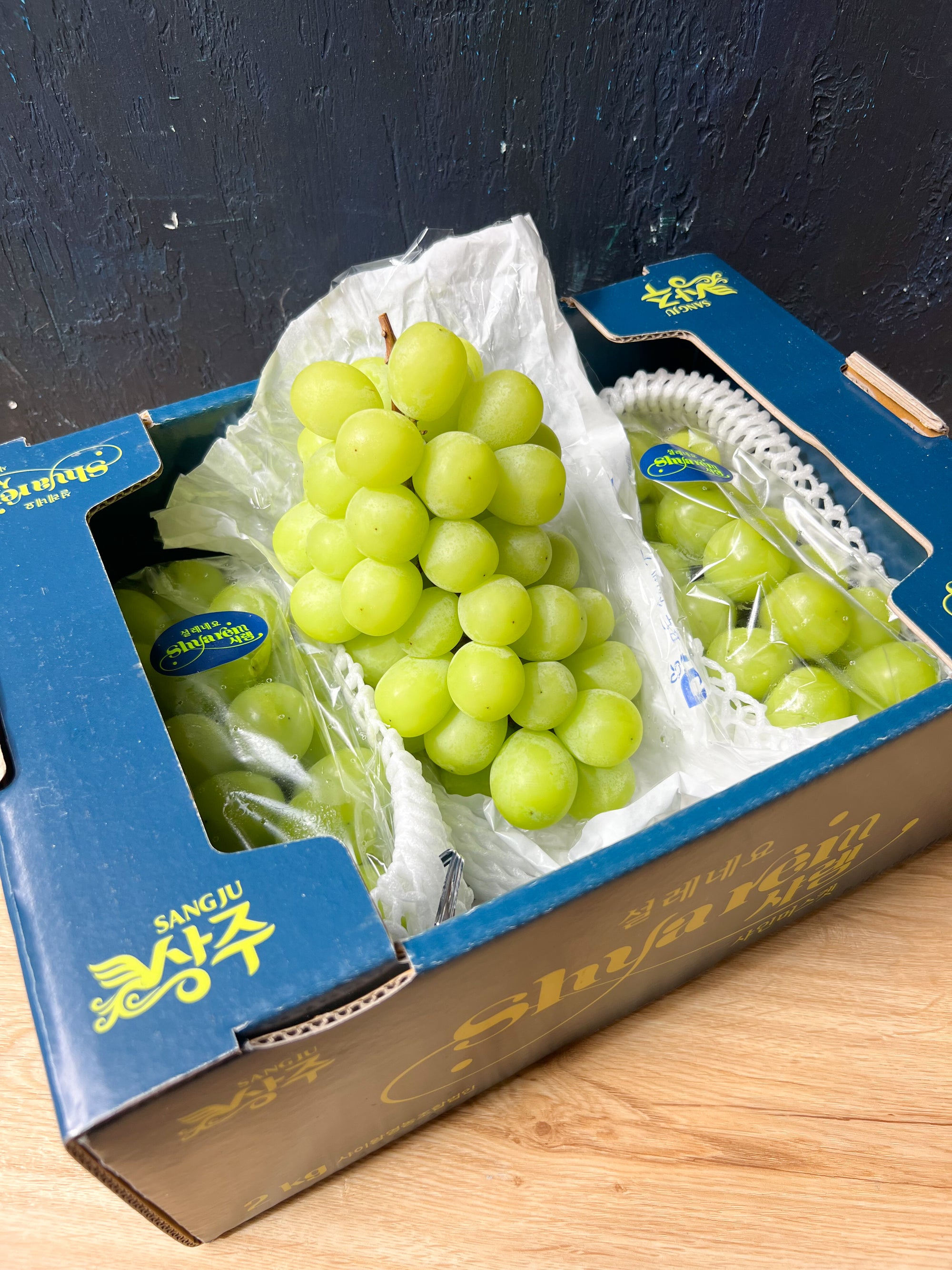 Korean Shine Muscat Grapes By The Box (2packs per box)