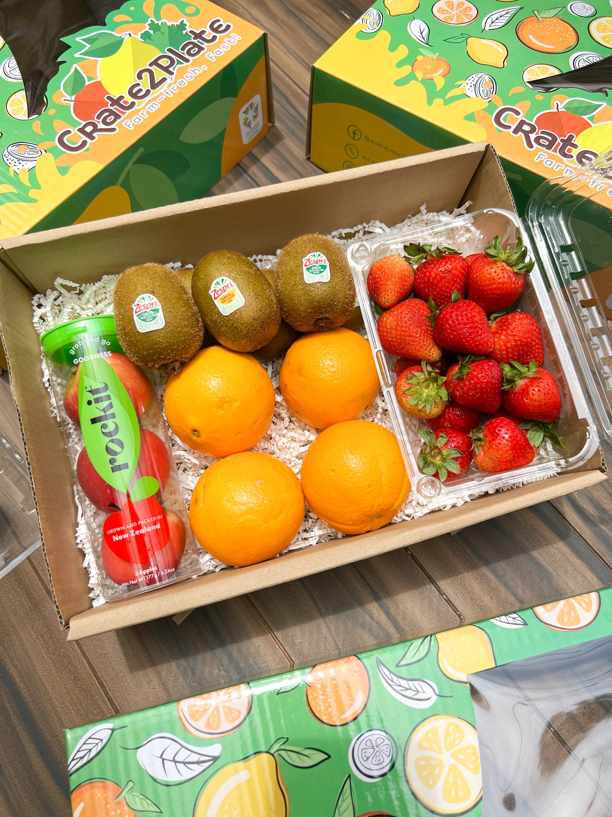 Gift Box Rockit, Kiwi, Oranges and Strawberries