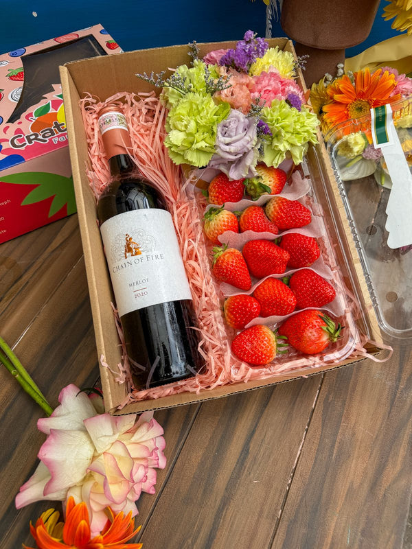 Flower Gift Box  Korean Strawberries 330g and Chain of Fire Merlot 2016