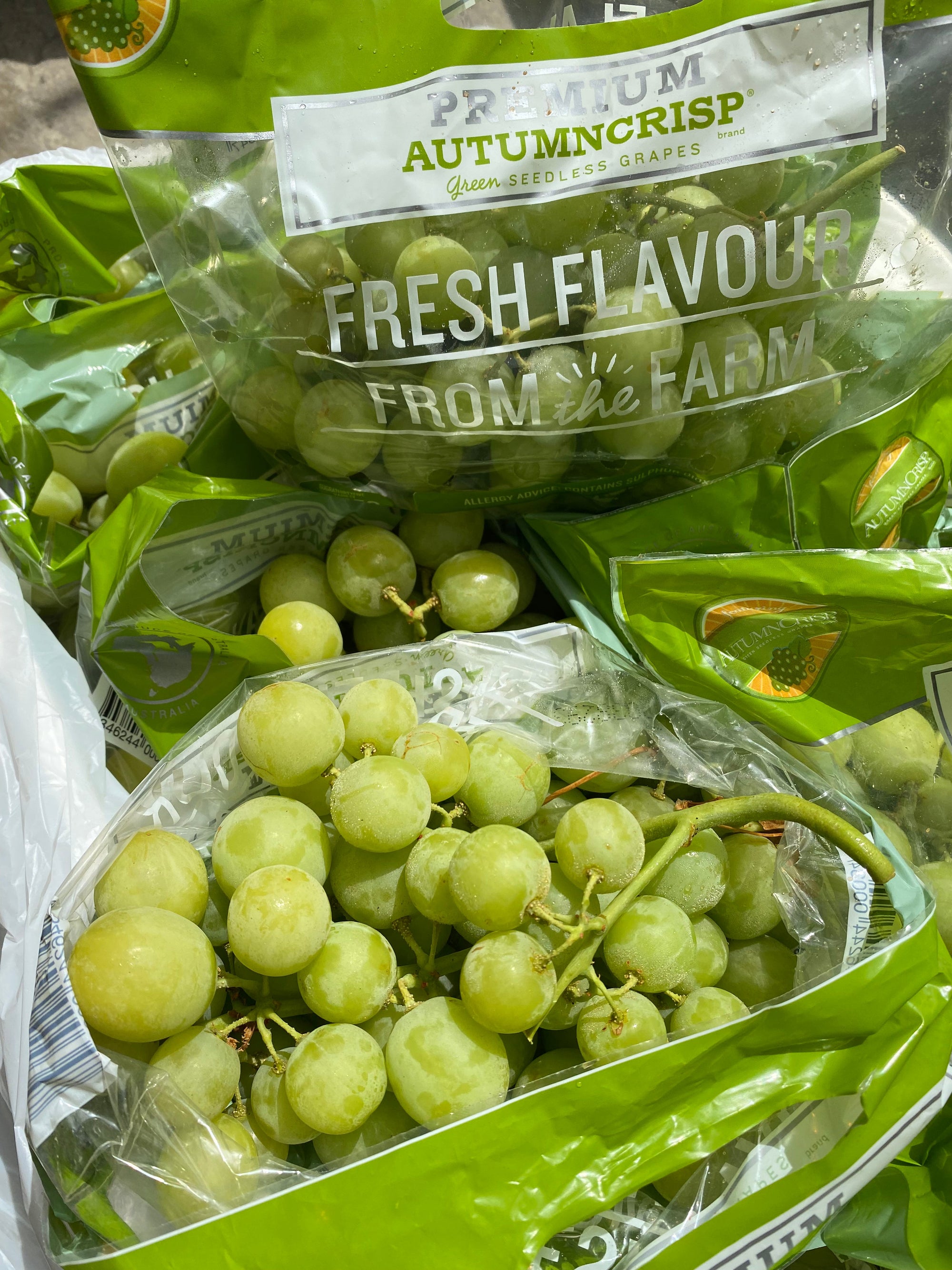 Buy 2 US Green Seedless Grapes for 1500