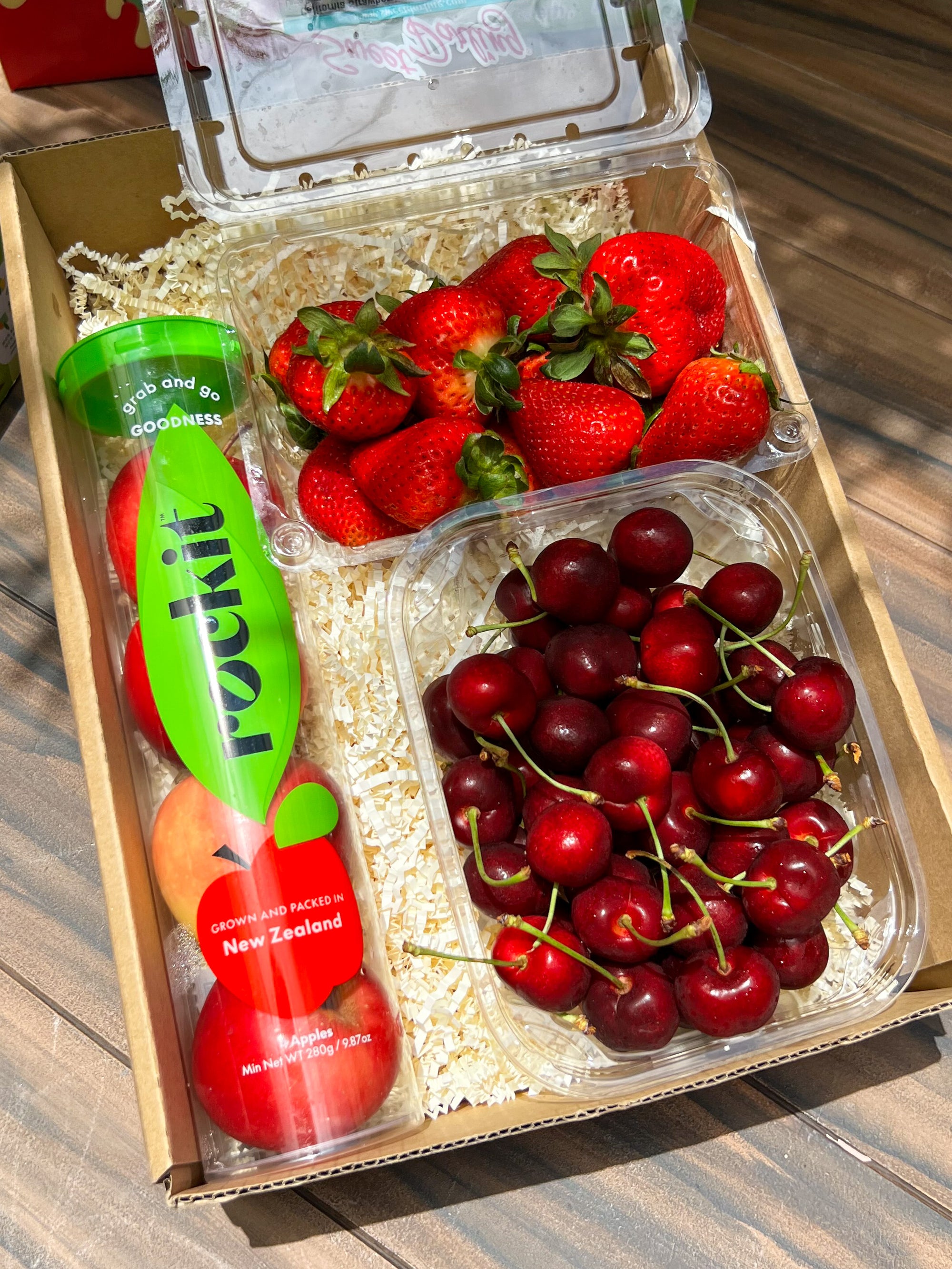 Gift Box Rockit Apples, US Strawberries and Half kg Cherries
