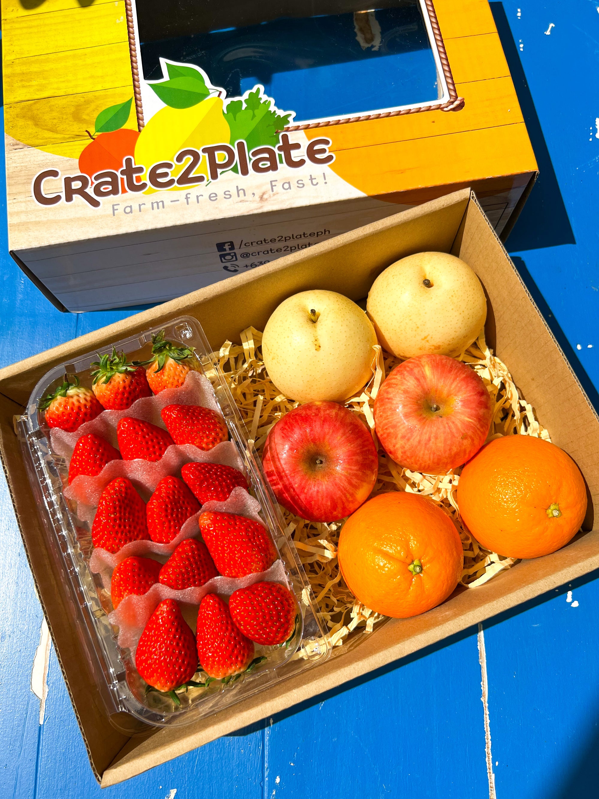 Gift Box Korean Strawberries, Century Pears, Fuji and Oranges