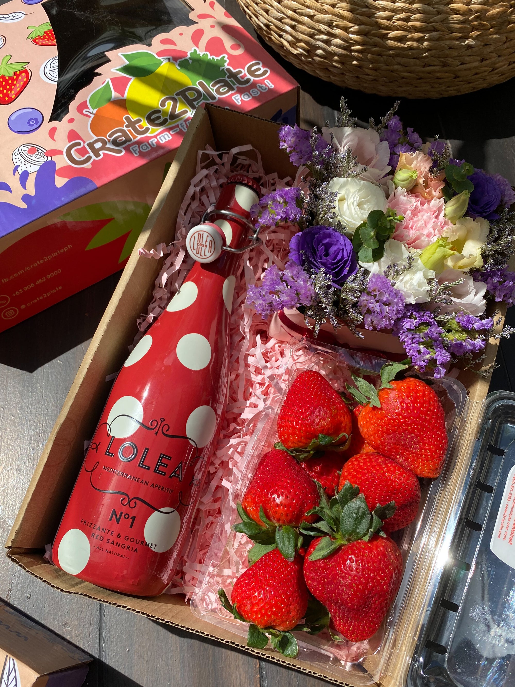 Flower Gift Box Driscoll's Strawberries and Red Lolea Nº1 Sangria 750ml
