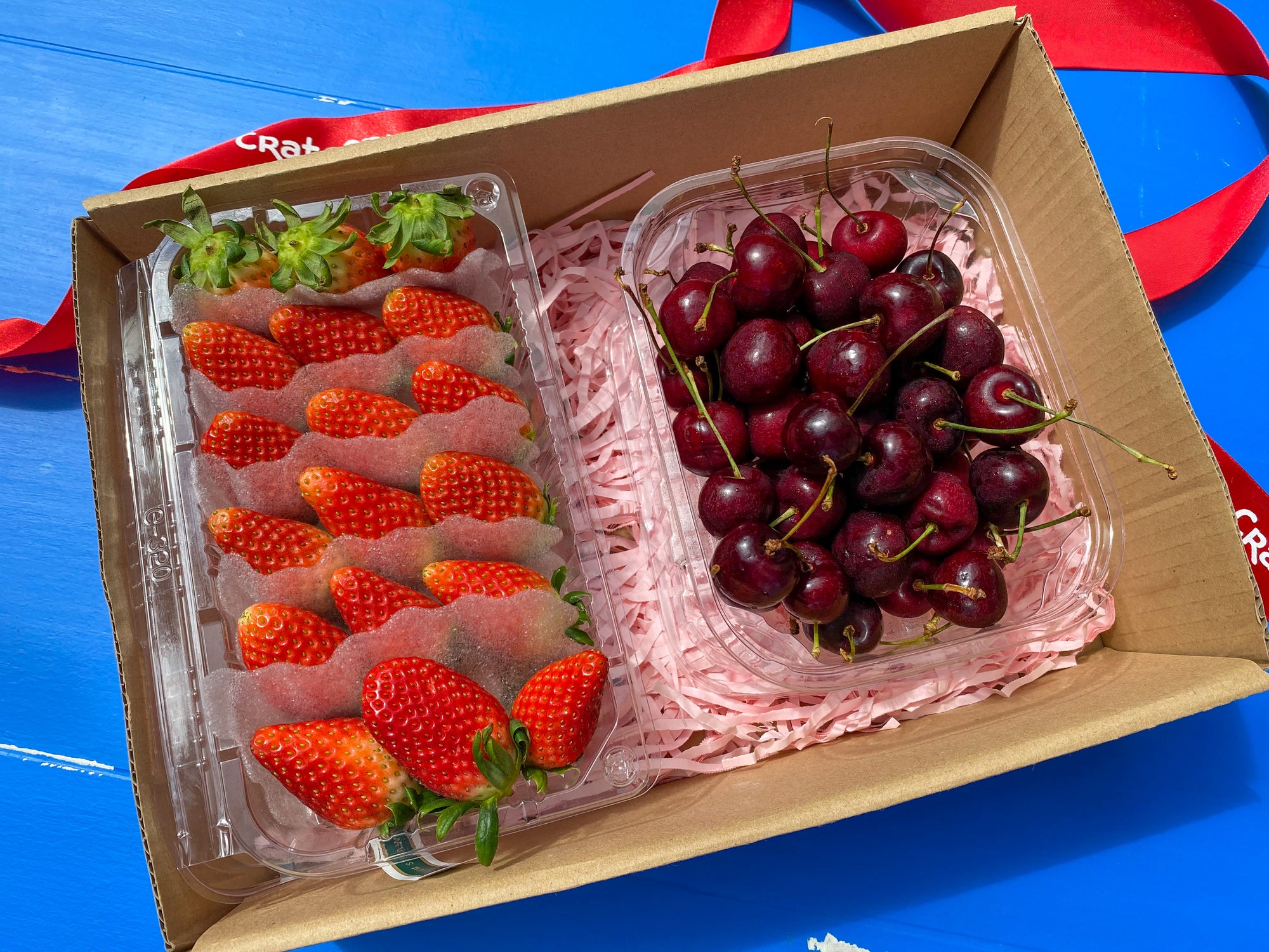 Gift Box Korean Strawberries 330g and Red Cherries