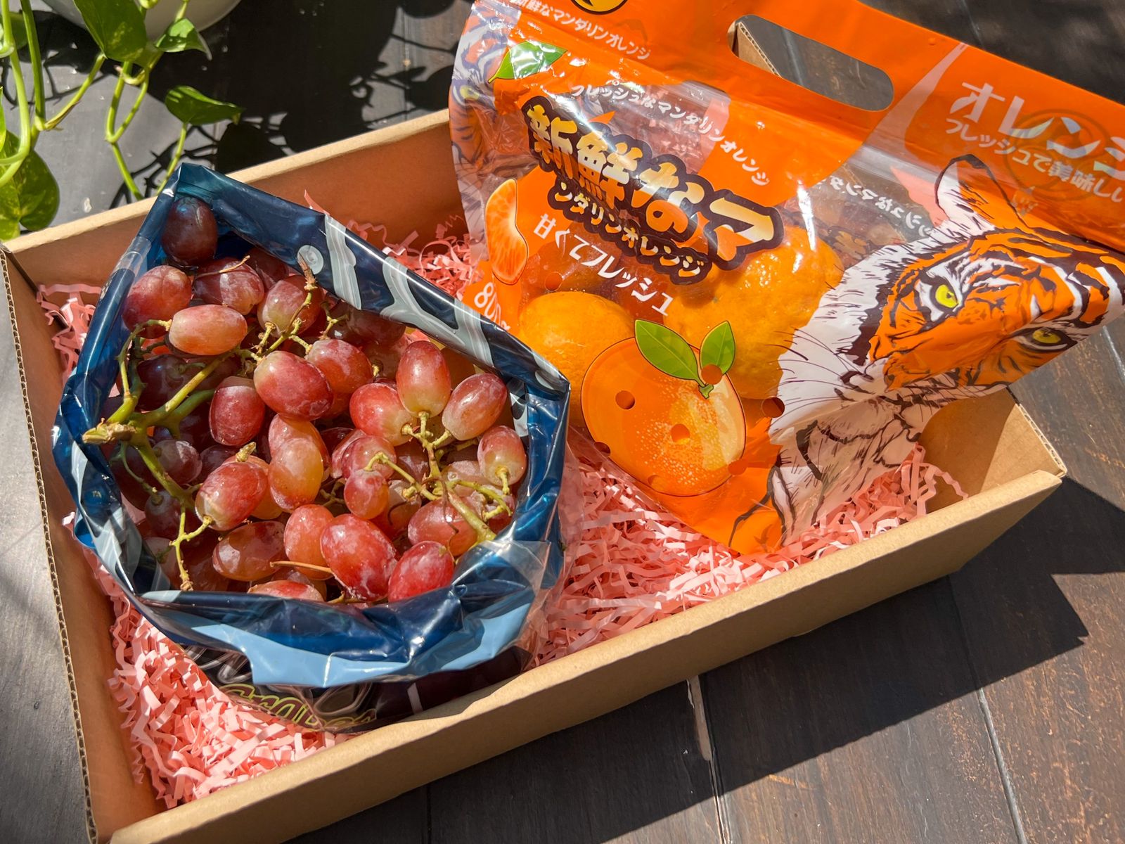 Gift Box Red Seedless Grapes and Japan Ponkan Pack