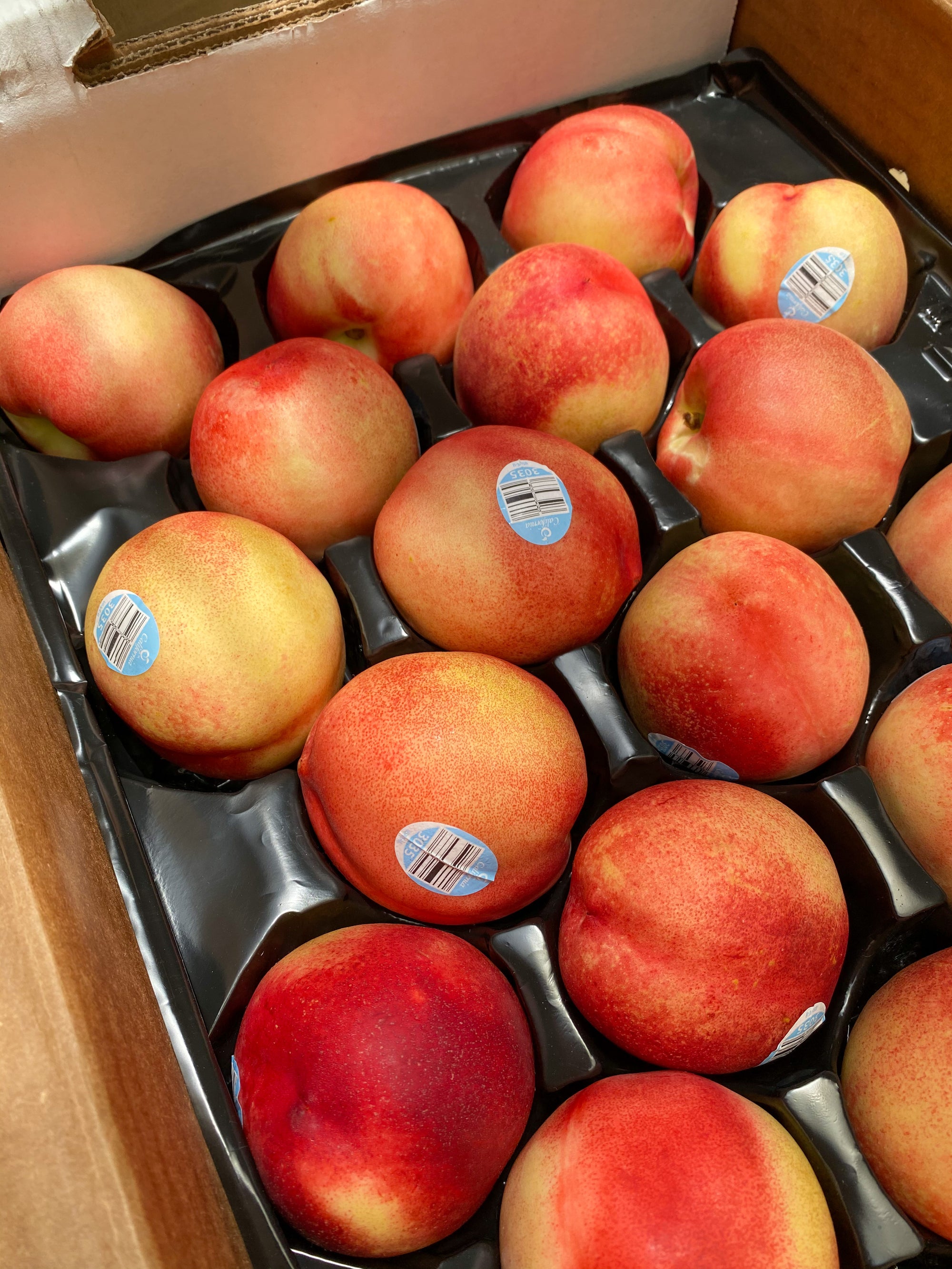 US White Nectarines (2pcs per order)