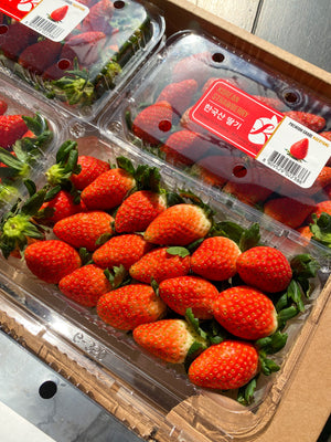 Premium Korean Strawberries 330g (Long Plastic Container)