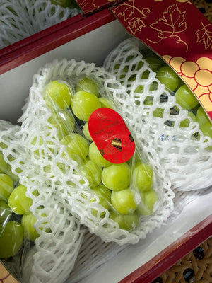 Korean Shine Muscat Grapes (sold per pack)