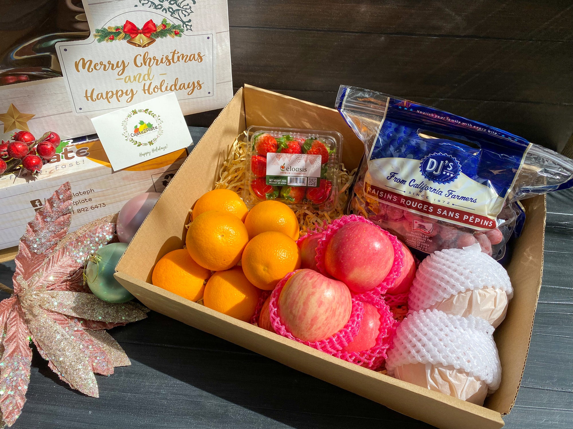 Gift Box Korean Strawberries 250g, Red Grapes, Oranges, Fuji Apples and Korean Pear (Holiday Gift Box)