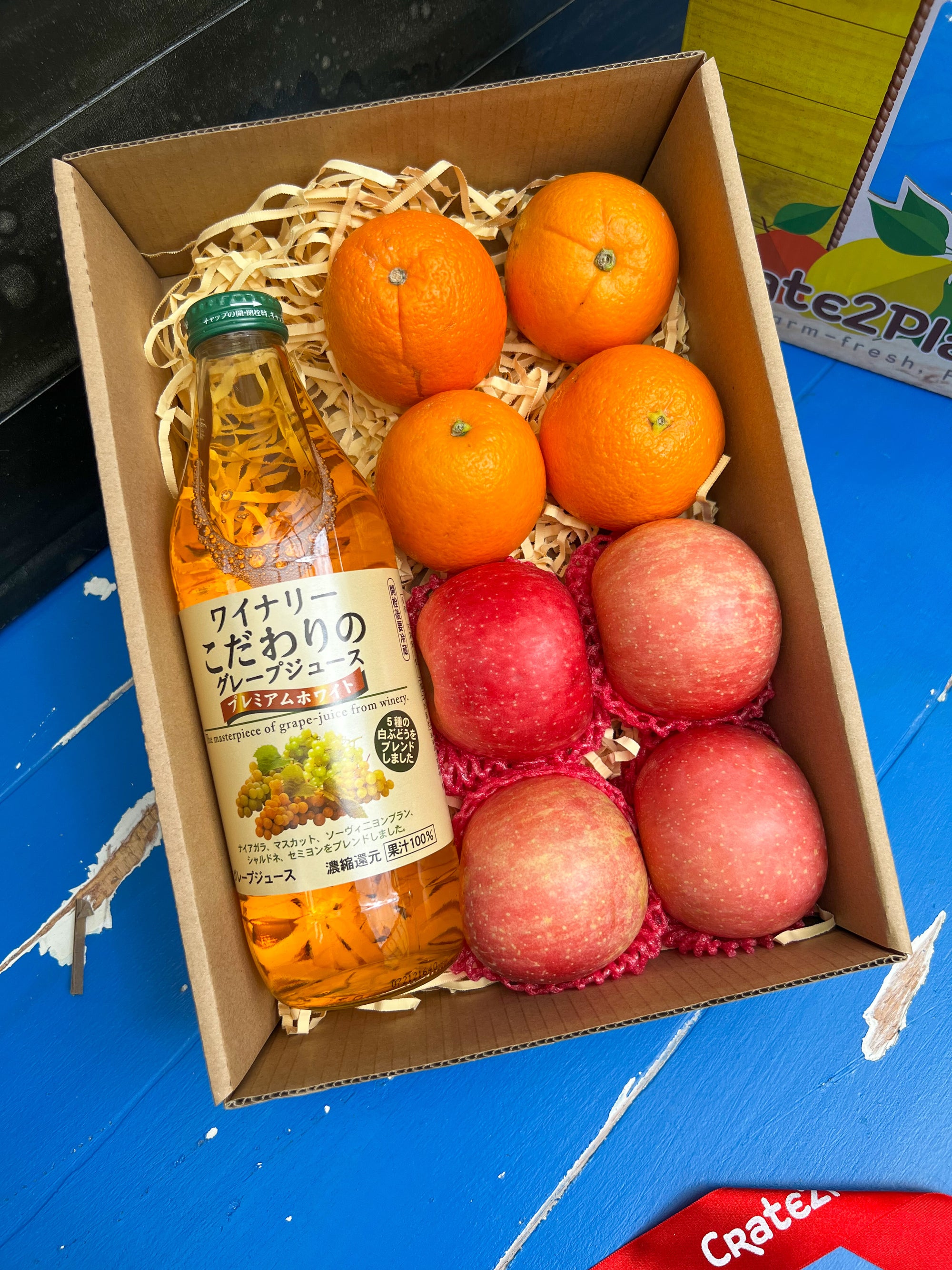 Gift Box Japan Alps White Grapes, Fuji Apples and Oranges