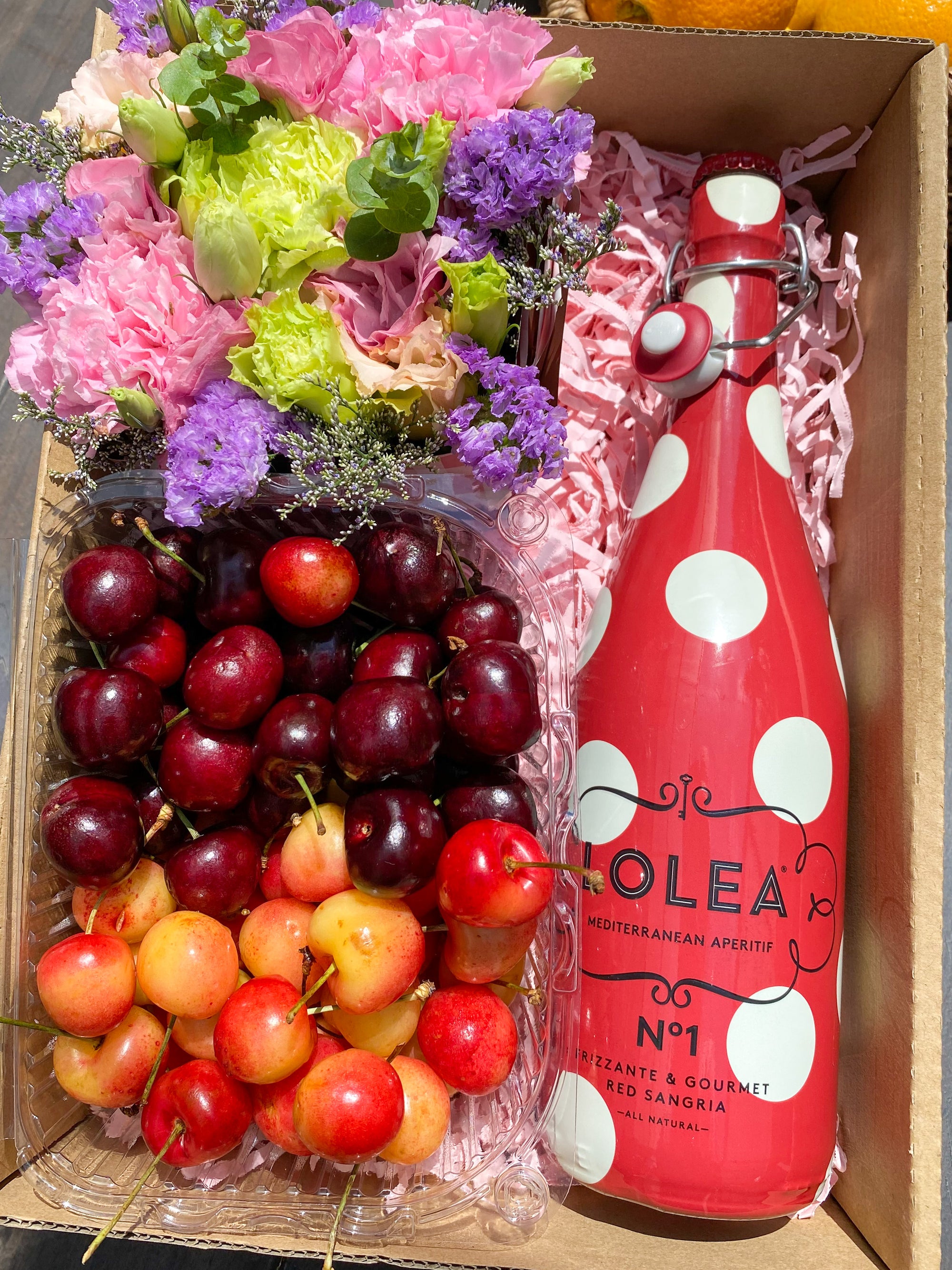 Flower Gift Box US Cherry Duo and Red Lolea No.1 750ml