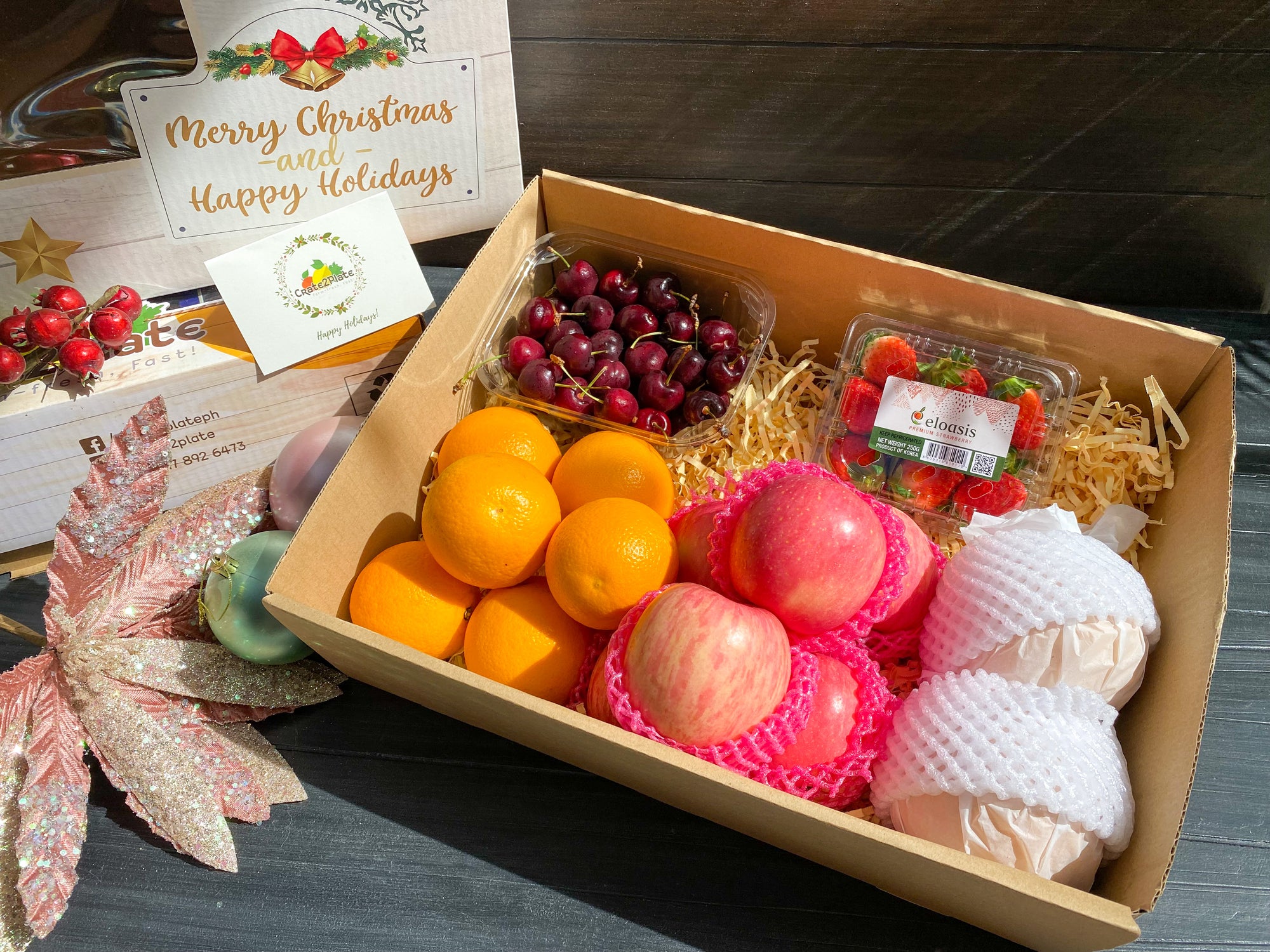 Gift Box Red Cherries, Korean Strawberries 250g, Oranges, Fuji Apples and Korean Pears ( HOLIDAY GIFTBOX )