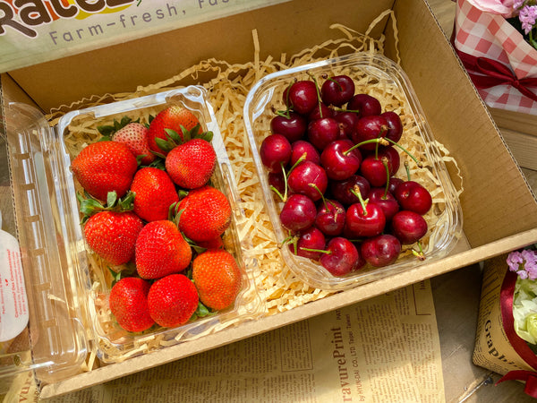 Gift Box Strawberries and Half Kg Red Cherries