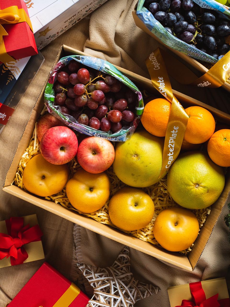 Gift Box US Seedless Red Grapes, Fuji Apples, Regular Pomelos, Korean Pears , Oranges